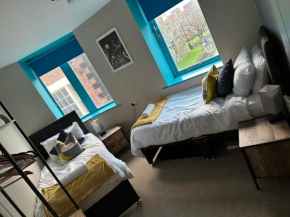Stay Central Wigan - Modern Comfort, Sleeps 5